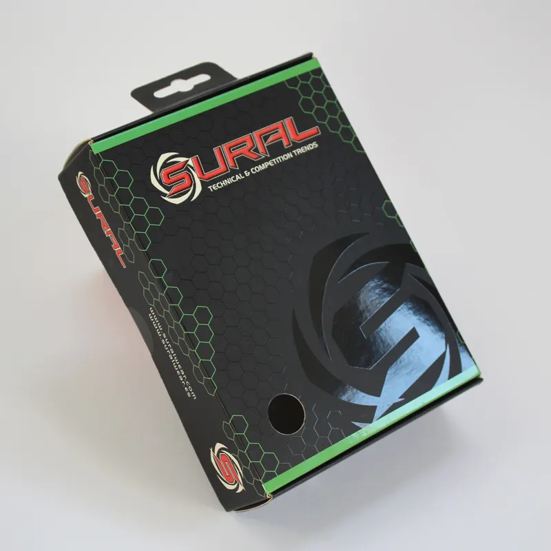 Caja-uvi-con-colgador