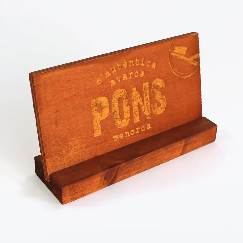 DISPLAY-SOBREMESA-MADERA-1