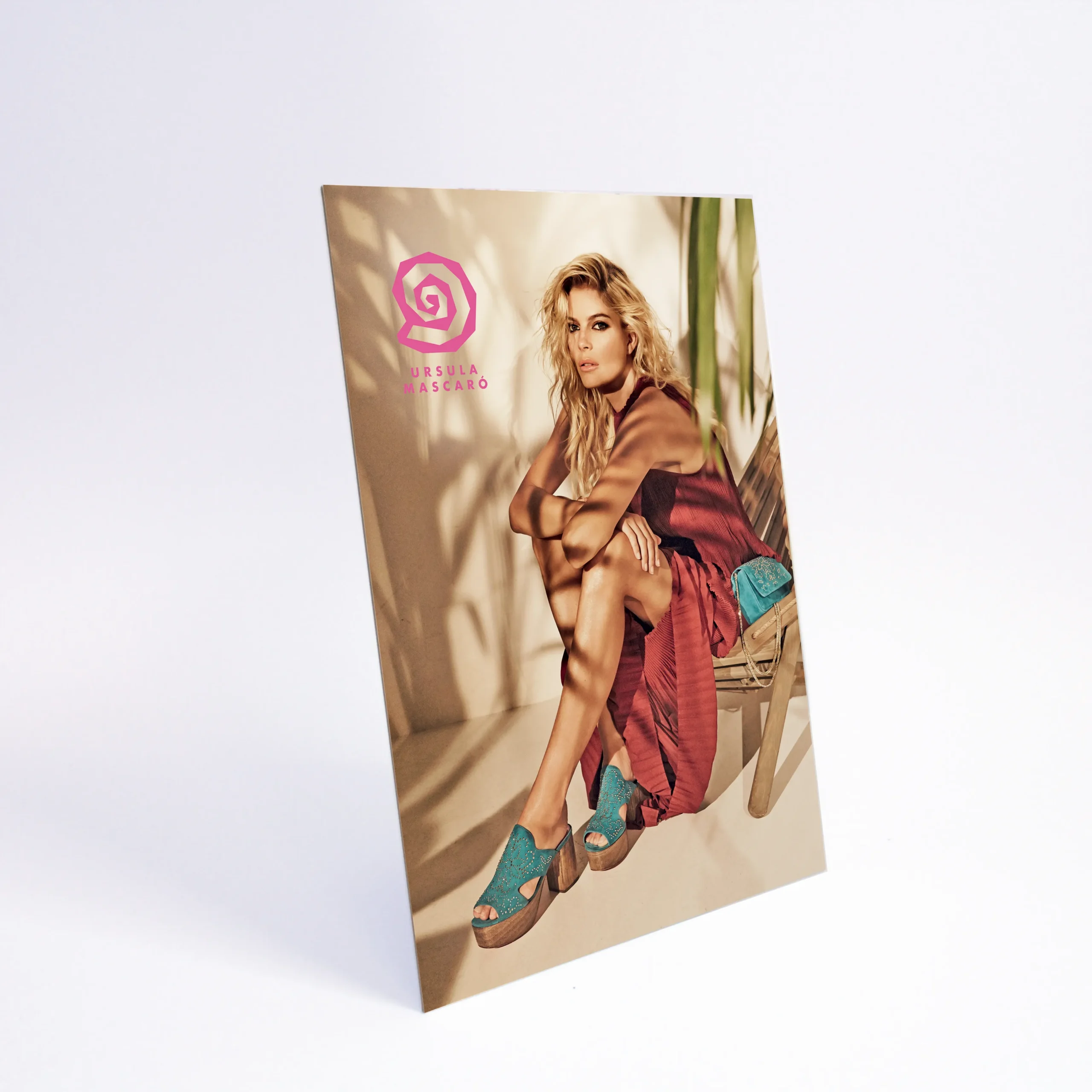 Display-simple-con-peana-Ursula