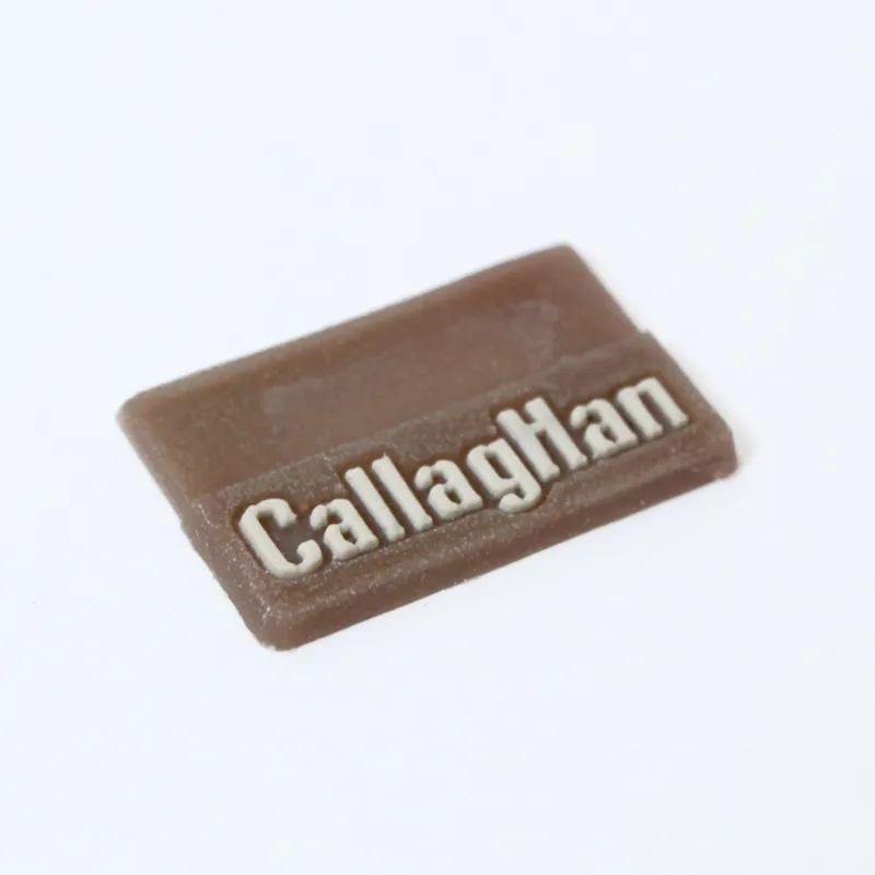 ETIQUETA-GOMA-MICROINYECCION